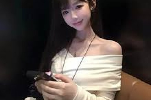 天价穿搭引全网哗然！梅根单品溢价离谱带货人设彻底翻车遭全网质疑