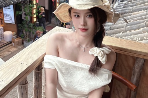 75岁刘晓庆被指耍大牌?与网红王婆同台全程冷场不互动气氛尴尬 75岁刘晓庆被指耍大牌?与网红王婆同台全程冷场不互动气氛尴尬