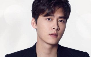 姑婆爆料：某女星离婚净身出户？某女星哭戏全靠眼药水？李易峰为何不上真人秀？韩媒怒骂selina忘恩负义？